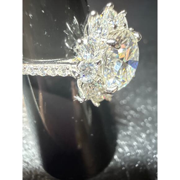 4CT Flower Cut Moissanite Halo Sterling Silver Ring Sz 9 - Picture 3 of 3